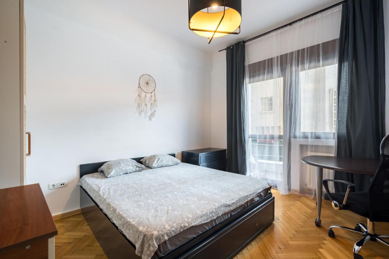 Sleek Comfort - A Blend Of Style And Convenience Bucarest Esterno foto