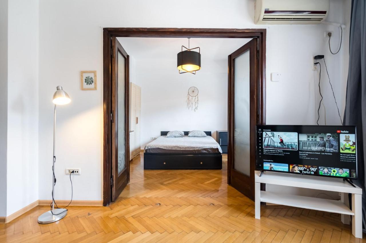 Sleek Comfort - A Blend Of Style And Convenience Bucarest Esterno foto
