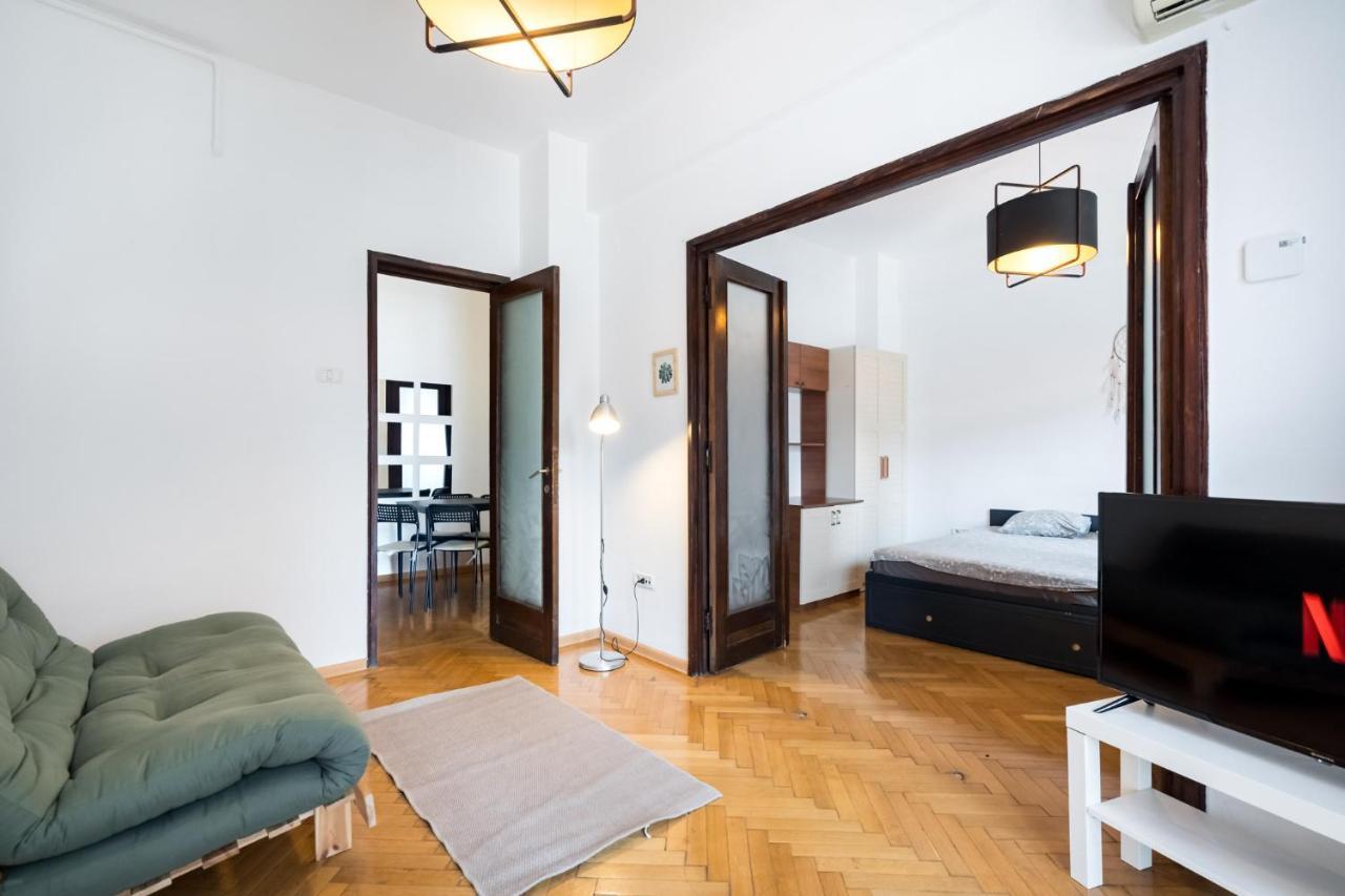 Sleek Comfort - A Blend Of Style And Convenience Bucarest Esterno foto