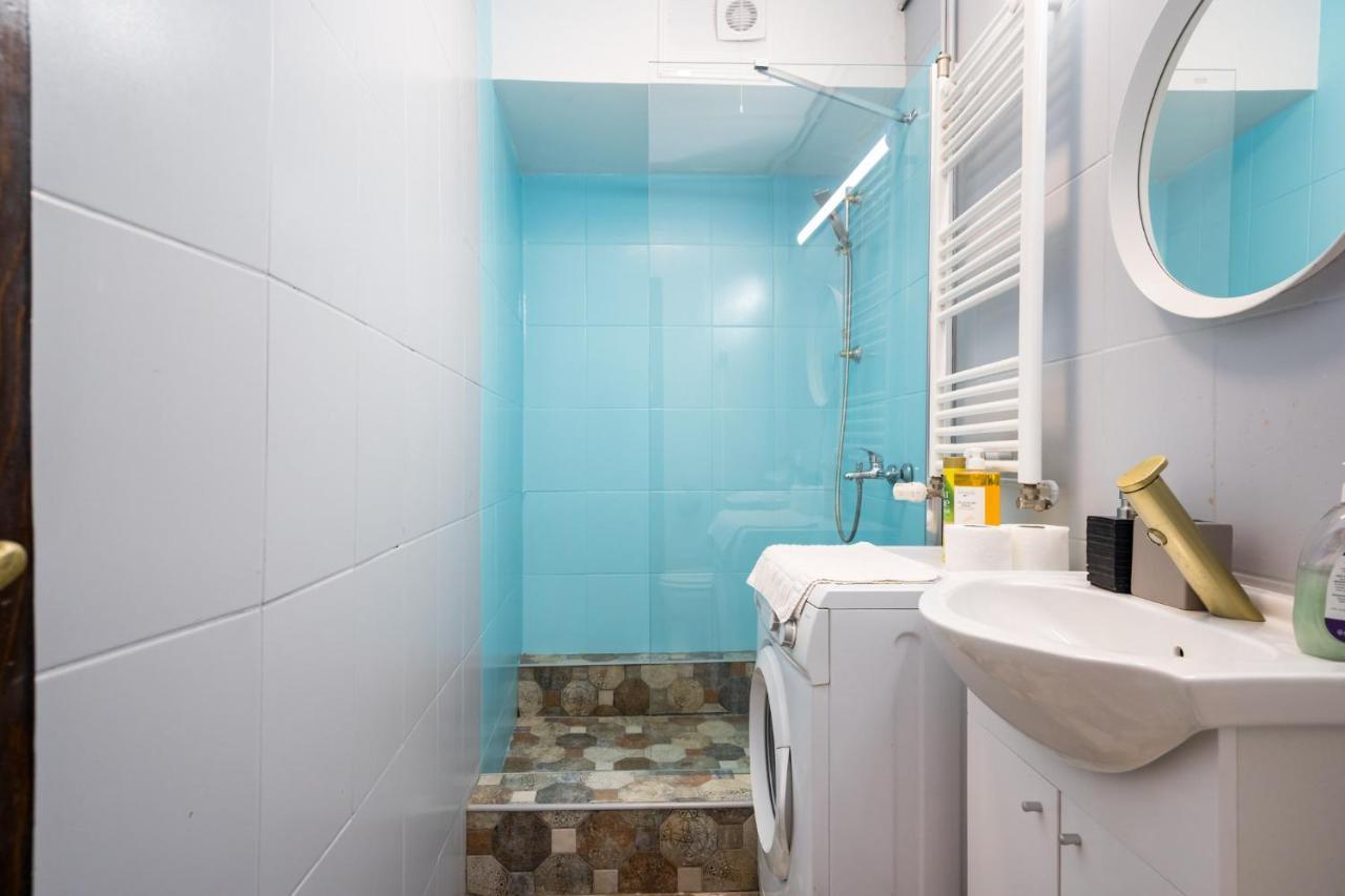 Sleek Comfort - A Blend Of Style And Convenience Bucarest Esterno foto