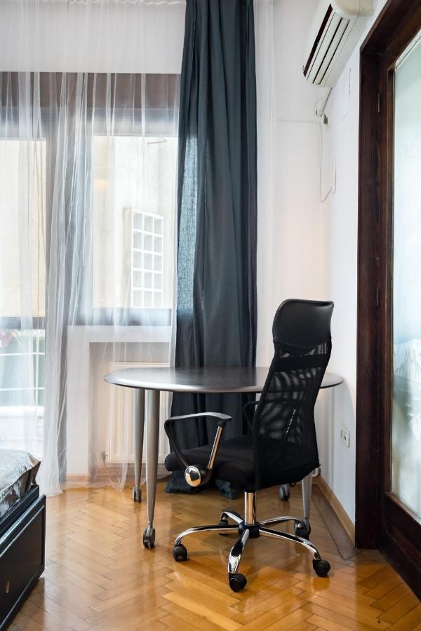 Sleek Comfort - A Blend Of Style And Convenience Bucarest Esterno foto
