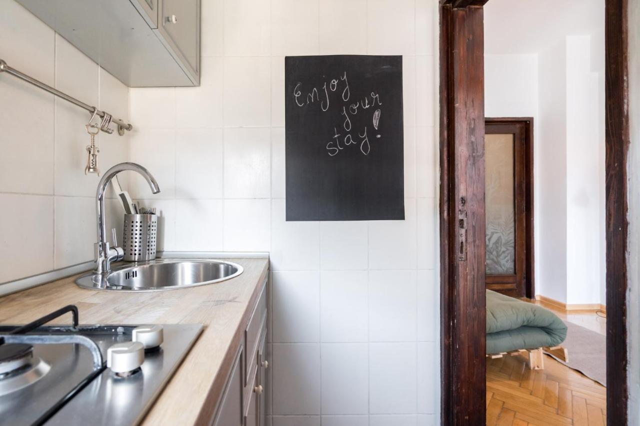 Sleek Comfort - A Blend Of Style And Convenience Bucarest Esterno foto