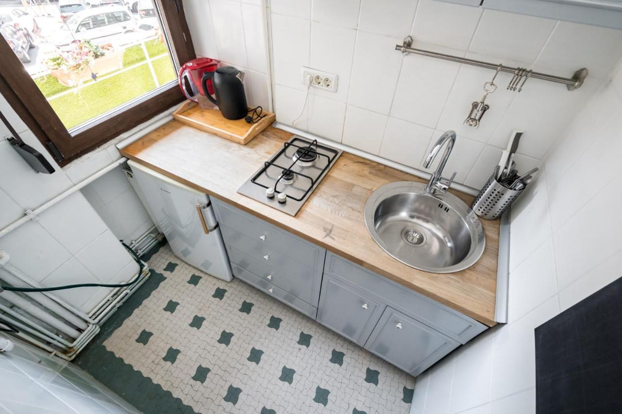 Sleek Comfort - A Blend Of Style And Convenience Bucarest Esterno foto