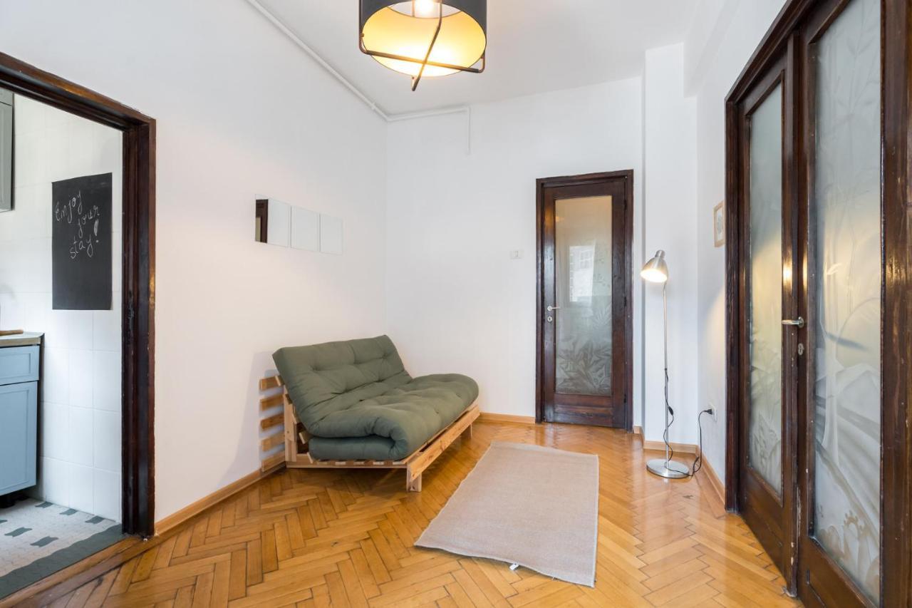 Sleek Comfort - A Blend Of Style And Convenience Bucarest Esterno foto