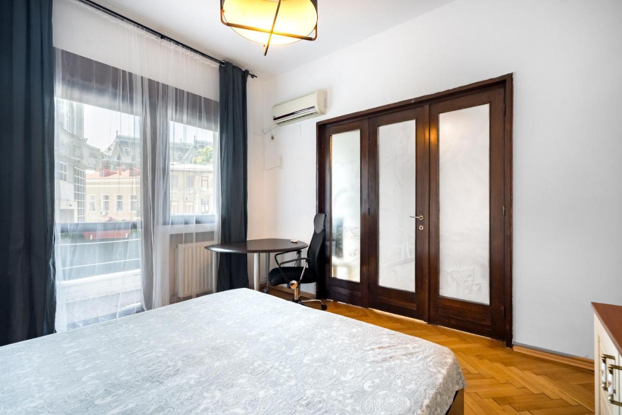Sleek Comfort - A Blend Of Style And Convenience Bucarest Esterno foto