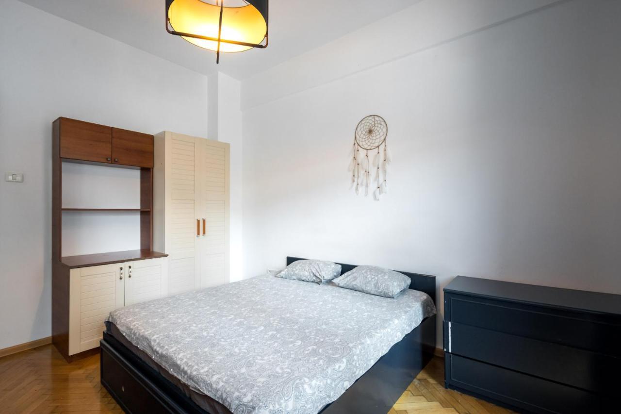 Sleek Comfort - A Blend Of Style And Convenience Bucarest Esterno foto