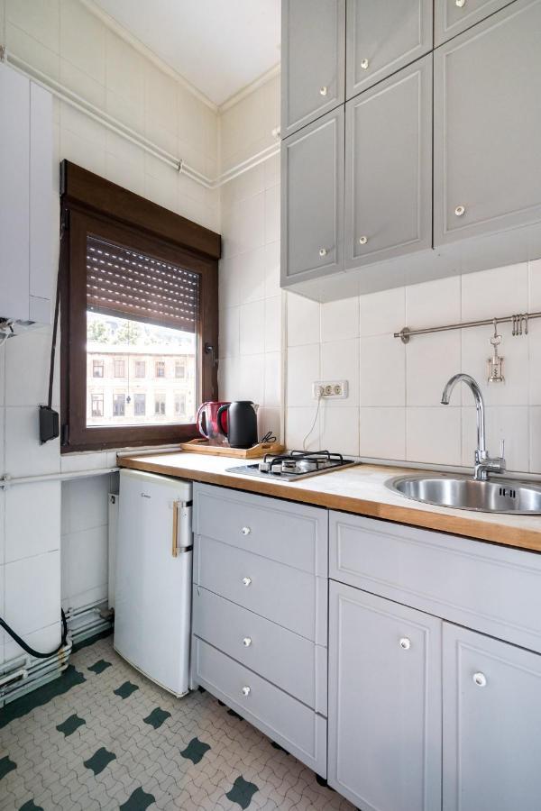 Sleek Comfort - A Blend Of Style And Convenience Bucarest Esterno foto