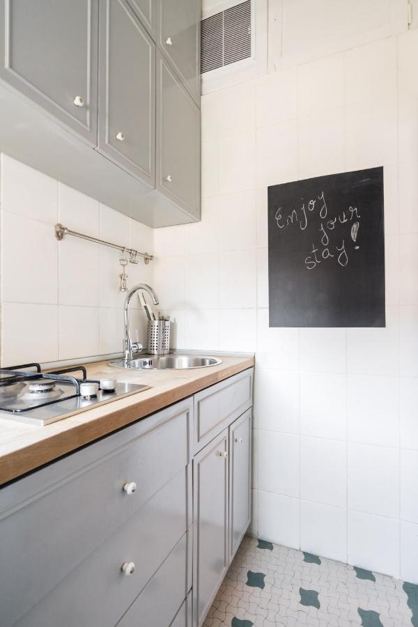 Sleek Comfort - A Blend Of Style And Convenience Bucarest Esterno foto
