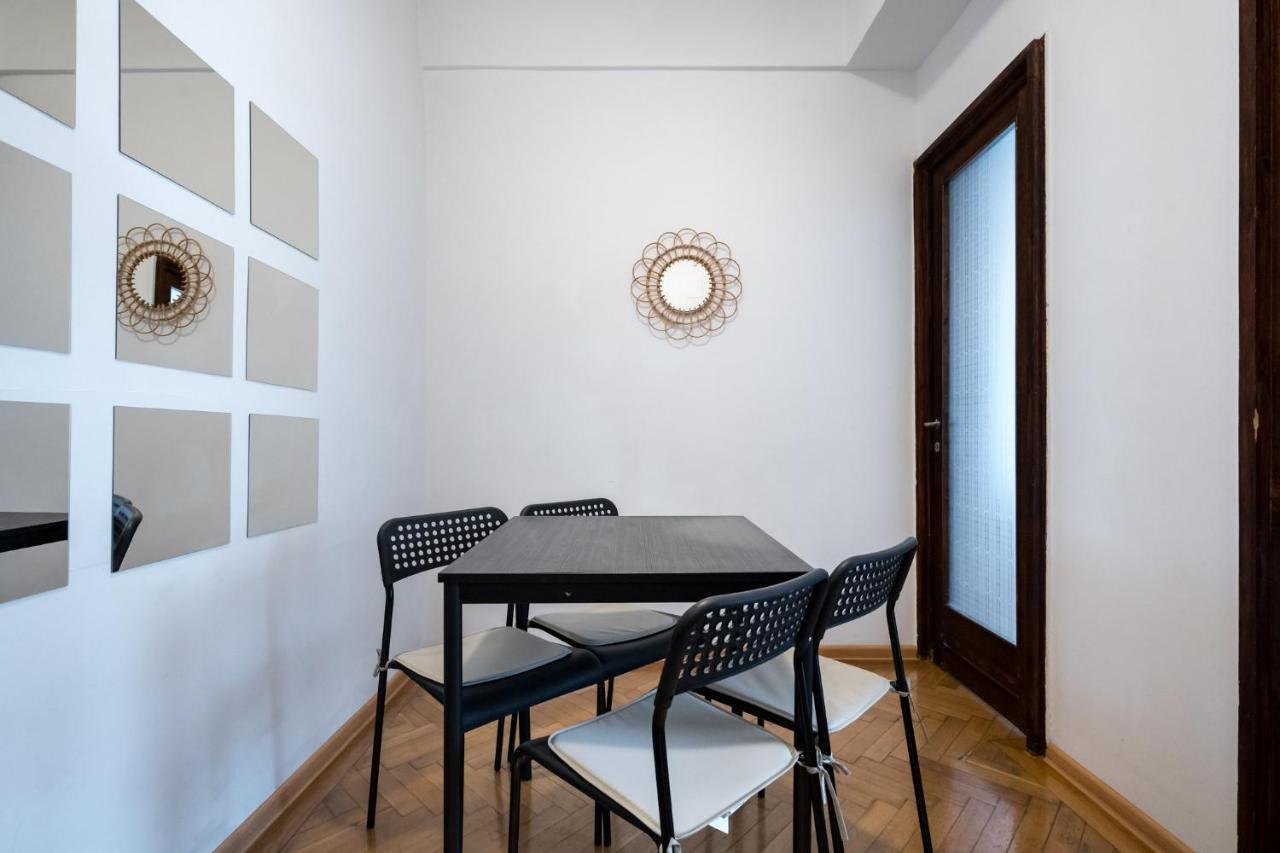 Sleek Comfort - A Blend Of Style And Convenience Bucarest Esterno foto